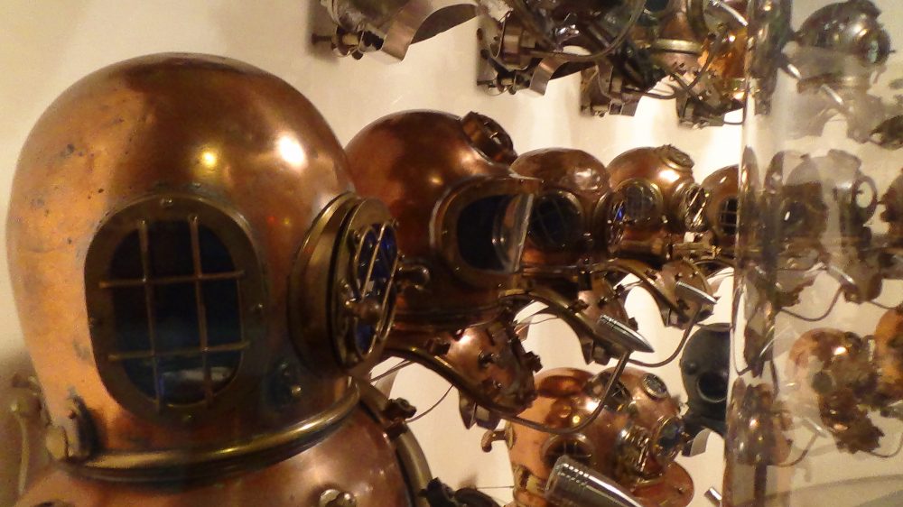 world-of-diving-helmets-e1572297511747